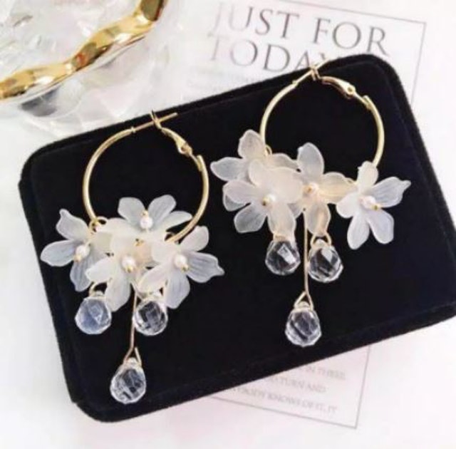 Anting Chandelier Model Bunga Kristal 1